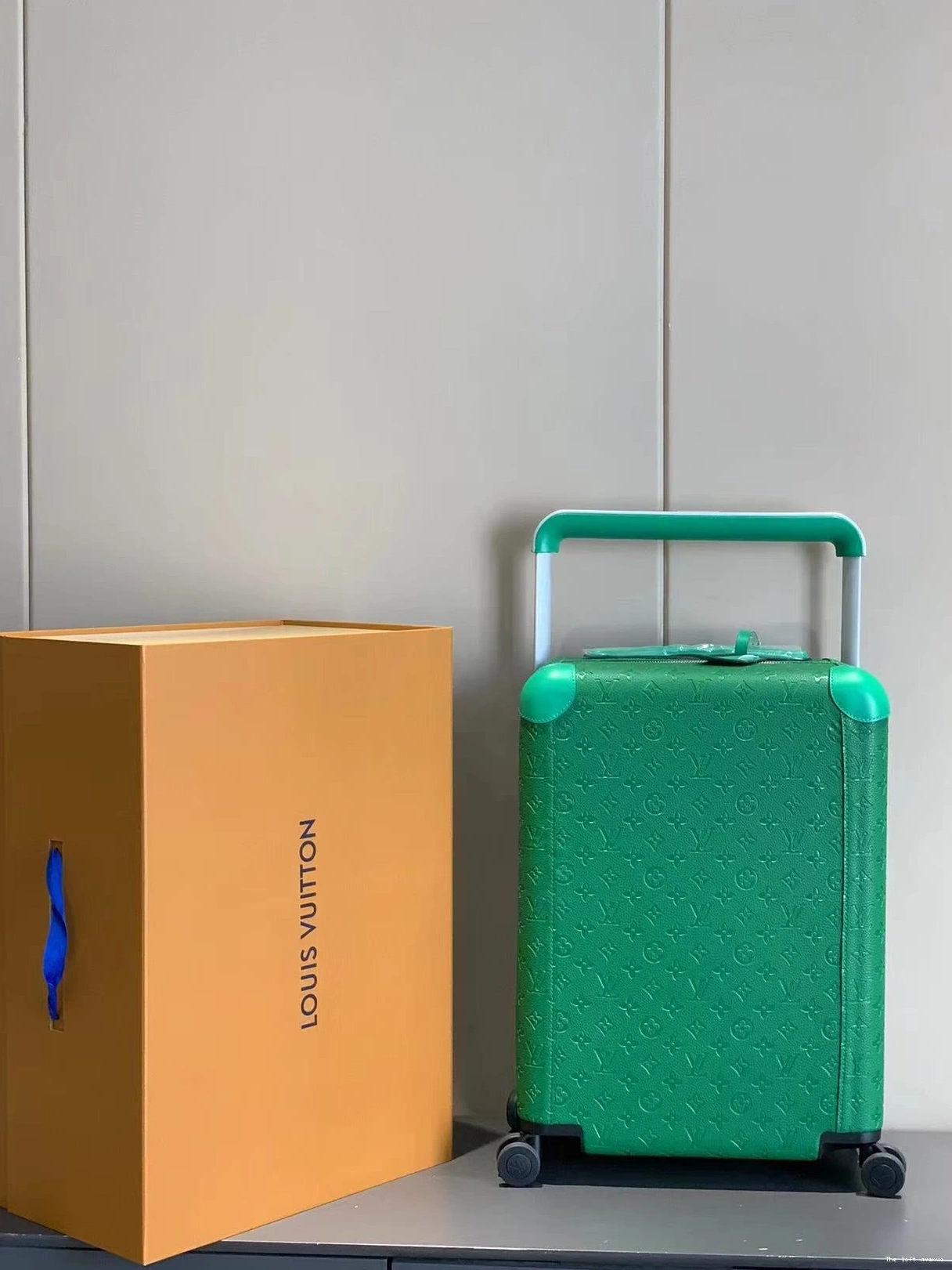 CUSTOM TAURILLON SUITCASE HORIZON 37L 55 GREEN 0723